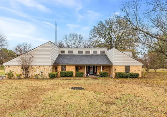 Photo 2 of Sale Pending at 130 Merriman Pkwy, Sherman, TX 75090 | MLS# 21124108 | Listing updated on 2026-08-02