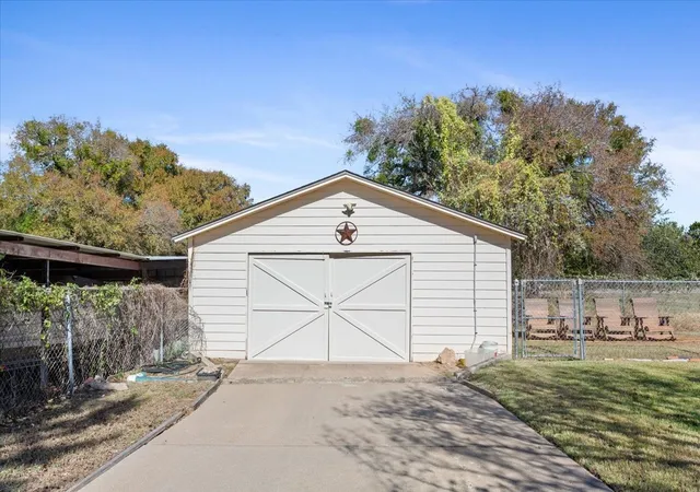 Photo 3 of Single family home for sale at 321 County Road 1630, Clifton, TX 76634 | MLS# 21125364 | Listing updated on 2026-07-31