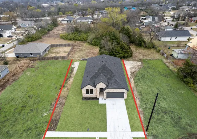 Photo 1 of Single family home for sale at 1505 Up The Grove St, Greenville, TX 75401 | MLS# 21126345 | Listing updated on 2026-09-12