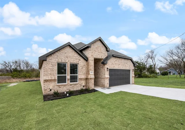 Photo 2 of Single family home for sale at 1505 Up The Grove St, Greenville, TX 75401 | MLS# 21126345 | Listing updated on 2026-09-12