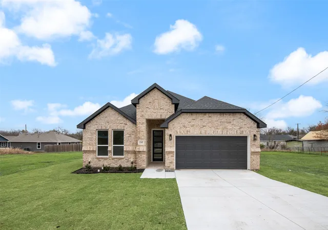 Photo 3 of Single family home for sale at 1505 Up The Grove St, Greenville, TX 75401 | MLS# 21126345 | Listing updated on 2026-09-12