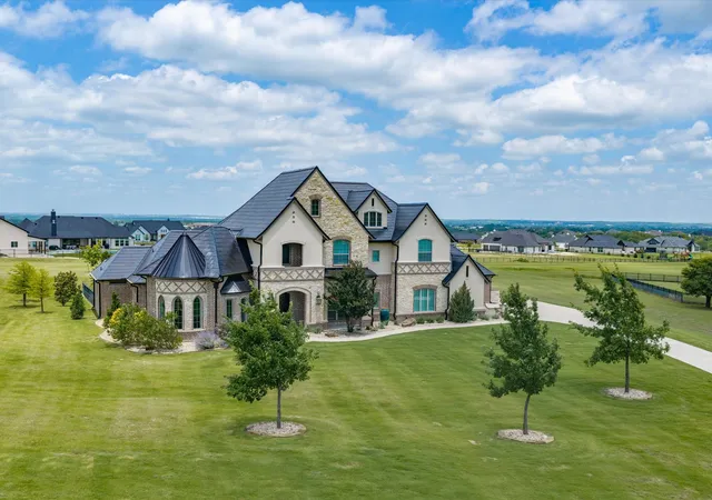 Photo 3 of Single family home for sale at 212 Nueces Trl, Aledo, TX 76008 | MLS# 21124406 | Listing updated on 2026-09-09