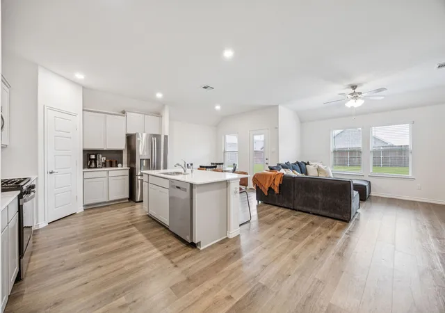Photo 4 of Single family home for sale at 645 Blissful Bnd, Lavon, TX 75166 | MLS# 21122870 | Listing updated on 2026-10-04