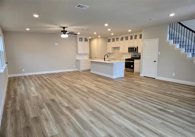 Photo 3 of Single family home for sale at 7220 Bayhill Ln, Rowlett, TX 75088 | MLS# 21127519 | Listing updated on 2026-09-27