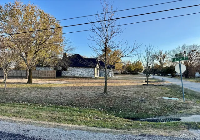 Photo 3 of Land for sale at 511 Beavers Dr, Sherman, TX 75092 | MLS# 21127710 | Listing updated on 2026-08-01