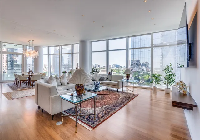 Photo 3 of Sale Pending at 1918 Olive St #701, Dallas, TX 75201 | MLS# 21127866 | Listing updated on 2026-09-10