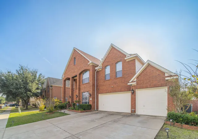 Photo 3 of Single family home for sale at 2335 Shackleford Trl, Grand Prairie, TX 75052 | MLS# 21128041 | Listing updated on 2026-07-30
