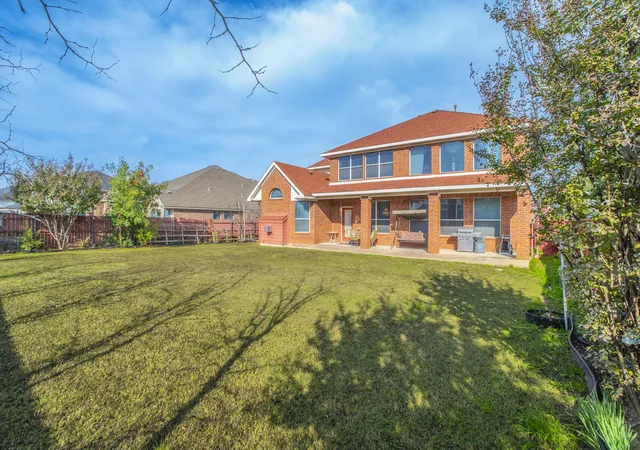 Photo 4 of Single family home for sale at 2335 Shackleford Trl, Grand Prairie, TX 75052 | MLS# 21128041 | Listing updated on 2026-07-30