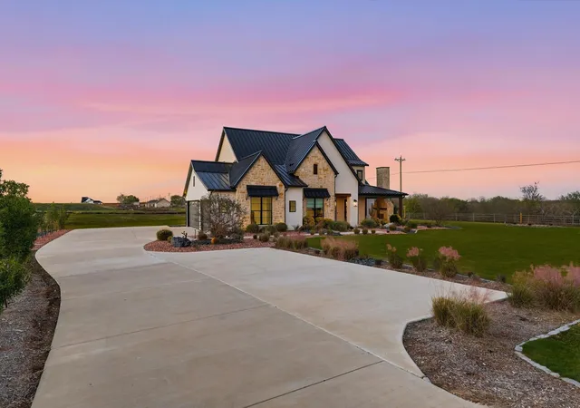 Photo 2 of Single family home for sale at 122 Ozro Rd, Venus, TX 76084 | MLS# 21126789 | Listing updated on 2026-09-14