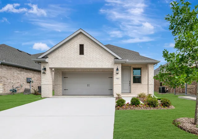 Photo 1 of Sale Pending at 521 Sagebrush Trl, Sherman, TX 75092 | MLS# 21133678 | Listing updated on 2026-08-31