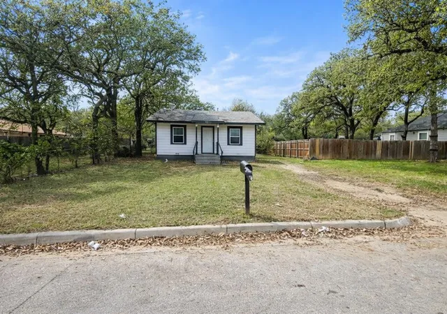 Photo 1 of Single family home for sale at 4518 Erath St, Fort Worth, TX 76119 | MLS# 21134233 | Listing updated on 2026-09-12