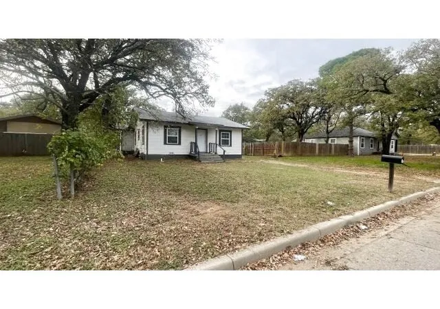 Photo 2 of Single family home for sale at 4518 Erath St, Fort Worth, TX 76119 | MLS# 21134233 | Listing updated on 2026-09-12