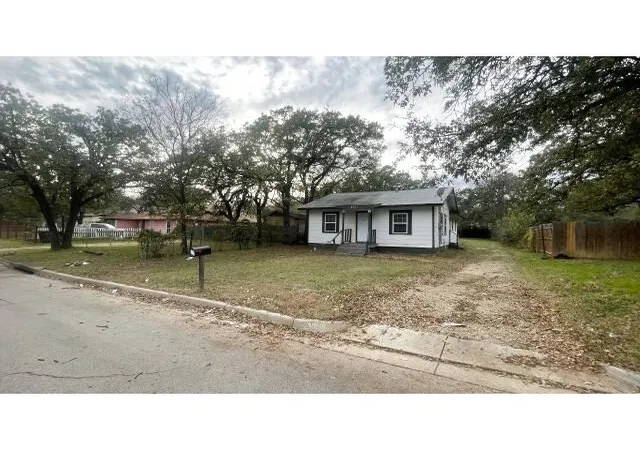 Photo 3 of Single family home for sale at 4518 Erath St, Fort Worth, TX 76119 | MLS# 21134233 | Listing updated on 2026-09-12