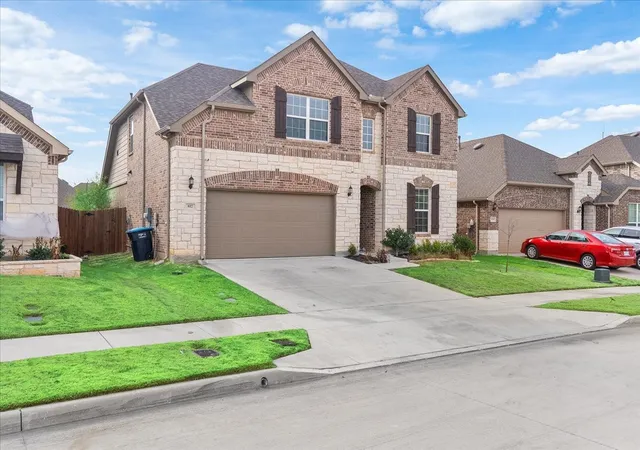 Photo 1 of Sale Pending at 817 Crest Breeze Dr, Haslet, TX 76052 | MLS# 21134530 | Listing updated on 2026-07-31