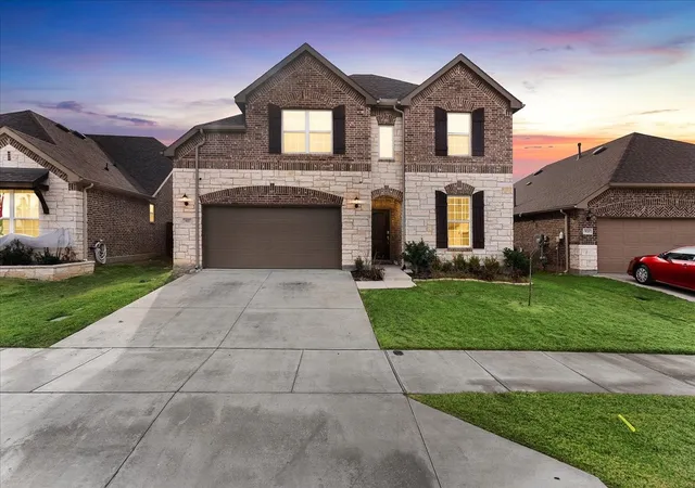 Photo 3 of Sale Pending at 817 Crest Breeze Dr, Haslet, TX 76052 | MLS# 21134530 | Listing updated on 2026-07-31