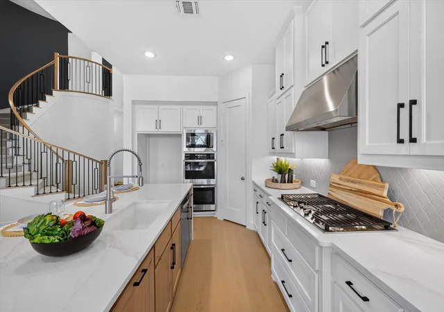 Photo 3 of Sale Pending at 818 Montrose Dr, Rockwall, TX 75087 | MLS# 21135496 | Listing updated on 2026-09-09