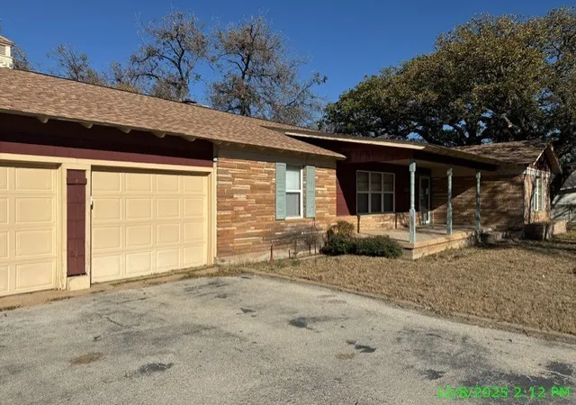Photo 3 of Sale Pending at 504 W Pioneer St, Rising Star, TX 76471 | MLS# 21134272 | Listing updated on 2026-07-31