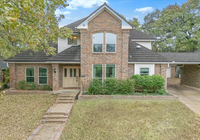 Photo 1 of Single family home for sale at 2004 Misty Creek Dr, Arlington, TX 76017 | MLS# 21137660 | Listing updated on 2026-10-02