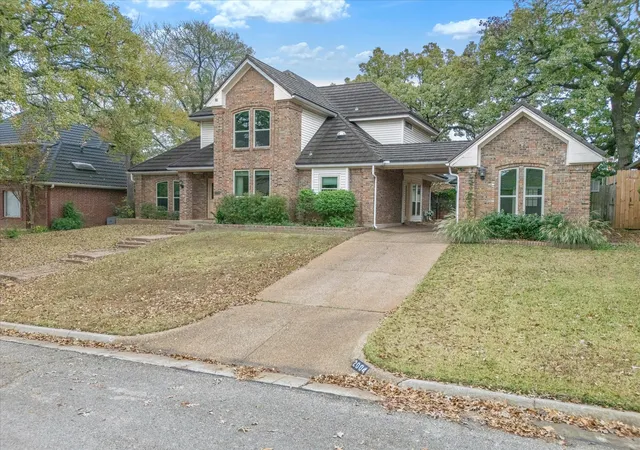 Photo 2 of Single family home for sale at 2004 Misty Creek Dr, Arlington, TX 76017 | MLS# 21137660 | Listing updated on 2026-10-02