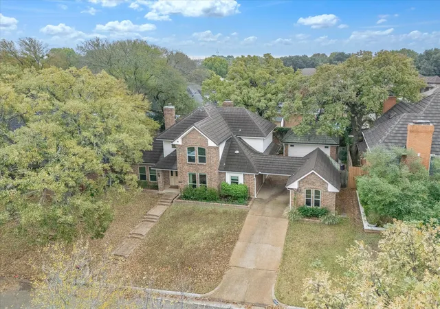 Photo 3 of Single family home for sale at 2004 Misty Creek Dr, Arlington, TX 76017 | MLS# 21137660 | Listing updated on 2026-10-02