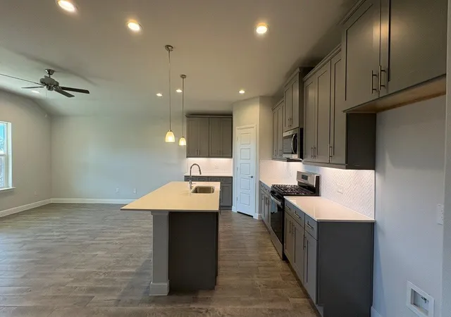 Photo 3 of Sale Pending at 4207 Cornerstone Cir, Granbury, TX 76048 | MLS# 21137797 | Listing updated on 2026-09-11