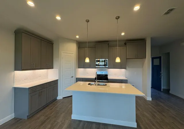 Photo 4 of Sale Pending at 4207 Cornerstone Cir, Granbury, TX 76048 | MLS# 21137797 | Listing updated on 2026-09-11