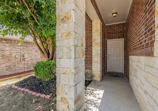 Photo 3 of Single family home for sale at 321 Mariscal Pl, Fort Worth, TX | MLS# 21139058 | Listing updated on 2026-09-12