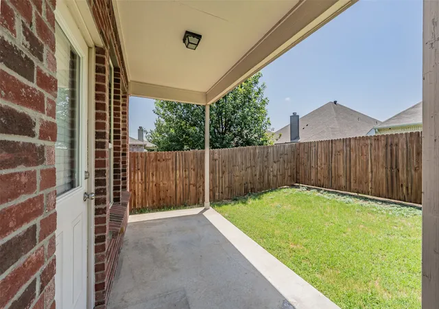 Photo 3 of Single family home for sale at 321 Mariscal Pl, Fort Worth, TX | MLS# 21139058 | Listing updated on 2026-09-12