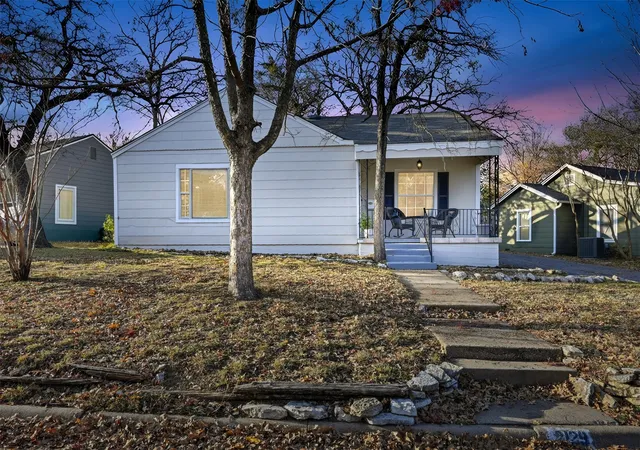 Photo 2 of Sale Pending at 2129 Cardinal Ln, Fort Worth, TX 76111 | MLS# 21135584 | Listing updated on 2026-09-10