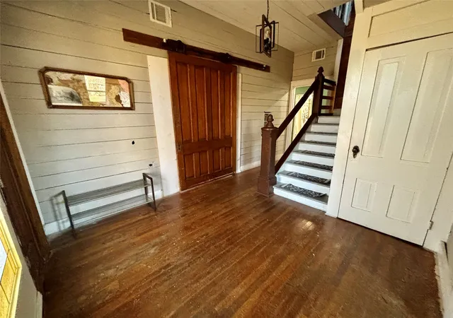 Photo 2 of Sale Pending at 725 W 10th St, Bonham, TX 75418 | MLS# 21139480 | Listing updated on 2026-09-10