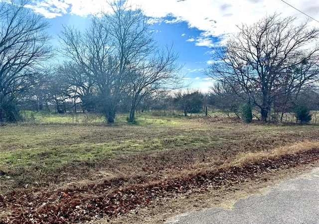 Photo 2 of Sale Pending at 108 N Agnew St, Boyd, TX 76023 | MLS# 21141214 | Listing updated on 2026-09-30