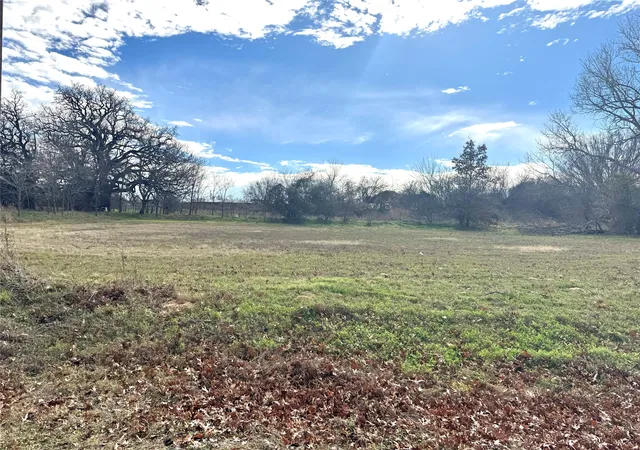 Photo 3 of Sale Pending at 108 N Agnew St, Boyd, TX 76023 | MLS# 21141214 | Listing updated on 2026-09-30