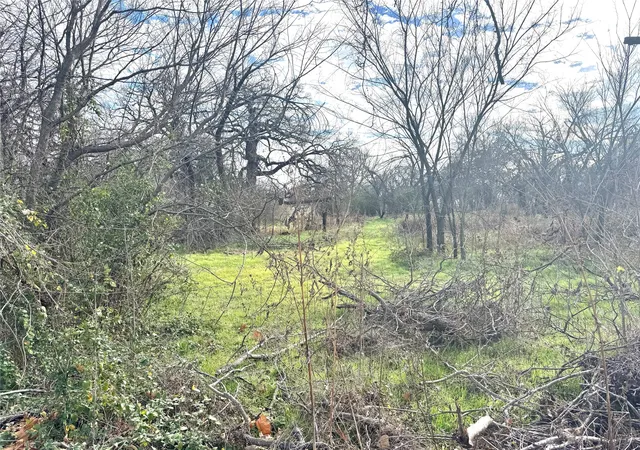 Photo 3 of Sale Pending at 108 N Agnew St, Boyd, TX 76023 | MLS# 21141214 | Listing updated on 2026-09-30