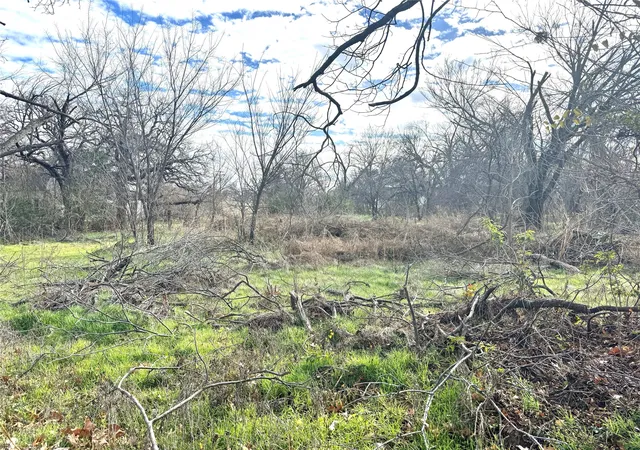 Photo 4 of Sale Pending at 108 N Agnew St, Boyd, TX 76023 | MLS# 21141214 | Listing updated on 2026-09-30