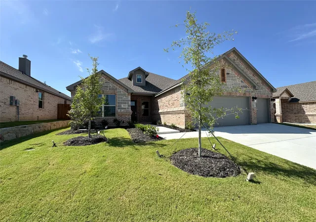 Photo 1 of Single family home for sale at 2003 Belle Lagos Ln, Cleburne, TX 76033 | MLS# 21141482 | Listing updated on 2026-09-12