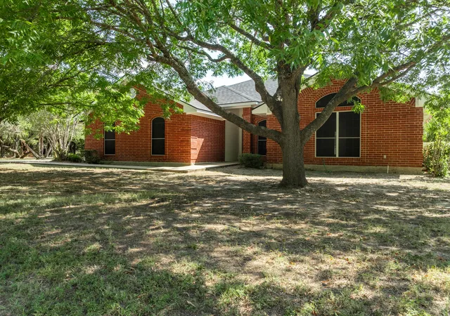 Photo 2 of Single family home for sale at 12187 Rolling Oaks Dr, Whitney, TX 76692 | MLS# 21143992 | Listing updated on 2026-07-31
