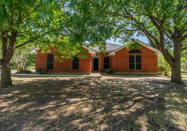 Photo 3 of Single family home for sale at 12187 Rolling Oaks Dr, Whitney, TX 76692 | MLS# 21143992 | Listing updated on 2026-07-31