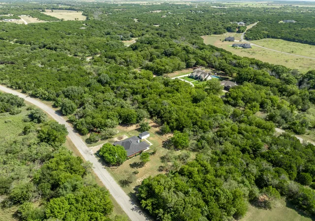 Photo 4 of Single family home for sale at 12187 Rolling Oaks Dr, Whitney, TX 76692 | MLS# 21143992 | Listing updated on 2026-07-31