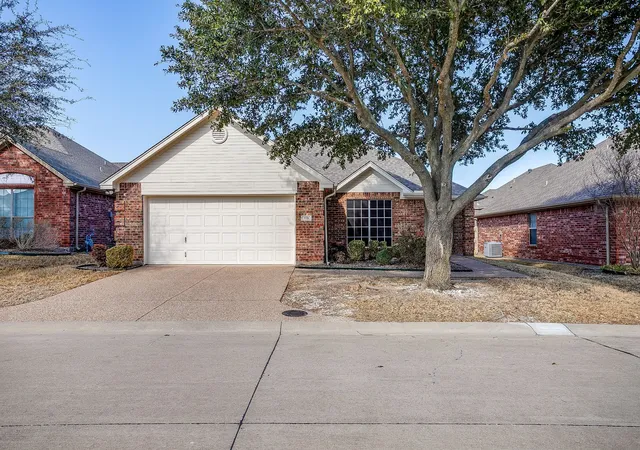 Photo 3 of Single family home for sale at 119 Crestway Dr #22, Cedar Hill, TX 75104 | MLS# 21144064 | Listing updated on 2026-10-01