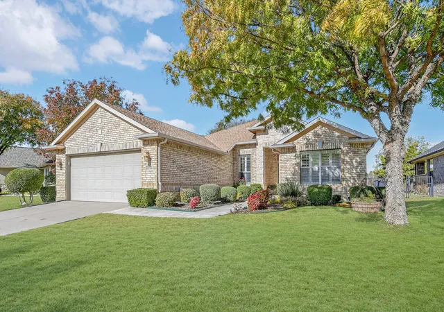 Photo 2 of Sale Pending at 11316 Southerland Dr, Denton, TX 76207 | MLS# 21143462 | Listing updated on 2026-10-02