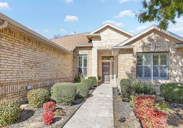 Photo 3 of Sale Pending at 11316 Southerland Dr, Denton, TX 76207 | MLS# 21143462 | Listing updated on 2026-10-02