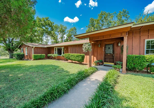 Photo 2 of Sale Pending at 809 Cobb St, Bridgeport, TX 76426 | MLS# 21144242 | Listing updated on 2026-08-01