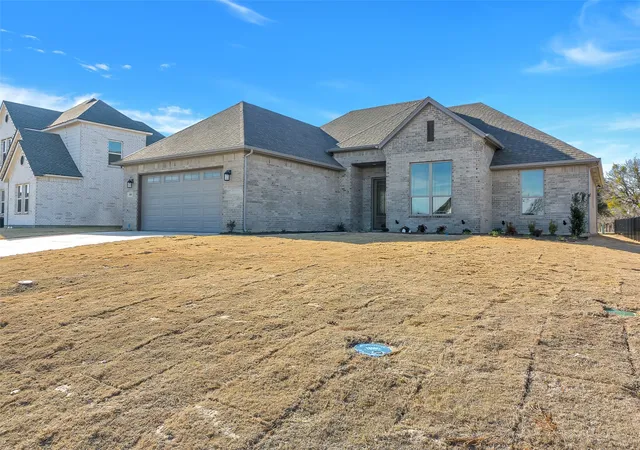 Photo 2 of Single family home for sale at 801 Holiday Hills Dr, Mineral Wells, TX 76067 | MLS# 21142794 | Listing updated on 2026-09-12