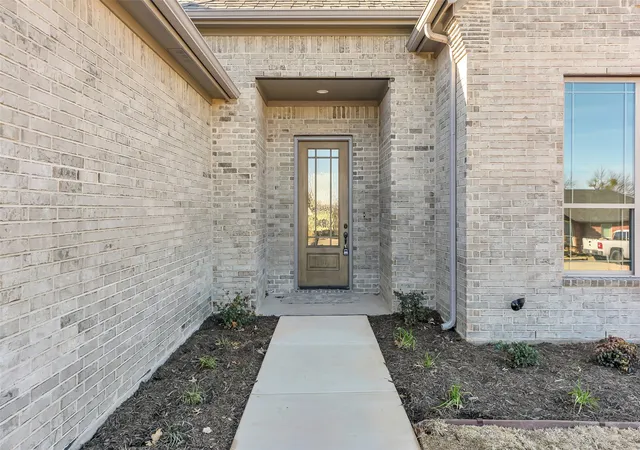 Photo 3 of Single family home for sale at 801 Holiday Hills Dr, Mineral Wells, TX 76067 | MLS# 21142794 | Listing updated on 2026-09-12