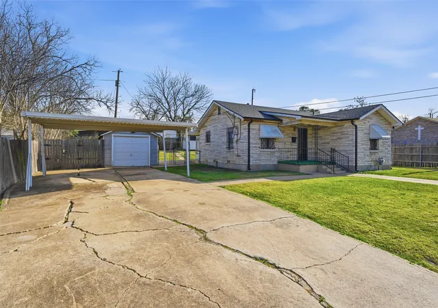 Photo 2 of Sale Pending at 3820 Hiland Dr, Waco, TX 76711 | MLS# 21146223 | Listing updated on 2026-09-09