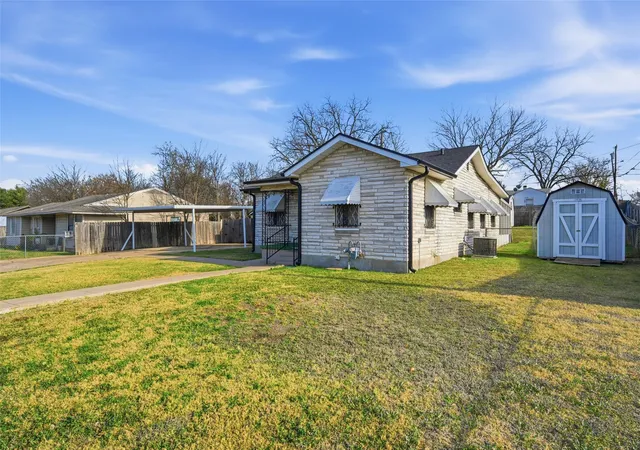 Photo 3 of Sale Pending at 3820 Hiland Dr, Waco, TX 76711 | MLS# 21146223 | Listing updated on 2026-09-09