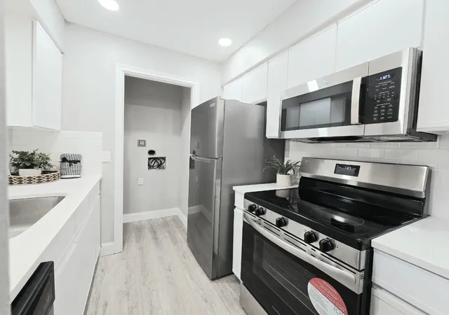 Photo 3 of Condo for sale at 5325 Bent Tree Forest Dr #1129, Dallas, TX 75248 | MLS# 21144076 | Listing updated on 2026-09-13