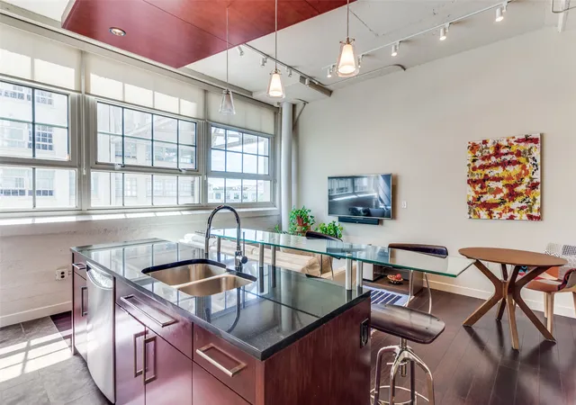 Photo 3 of Condo for sale at 2600 W 7Th St #1417, Fort Worth, TX 76107 | MLS# 21147054 | Listing updated on 2026-09-09