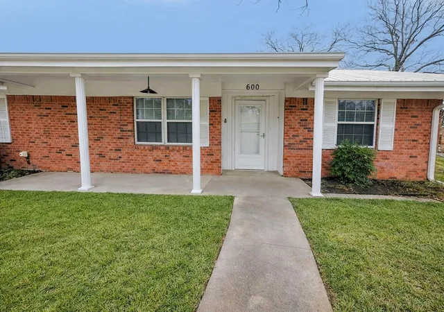 Photo 1 of Single family home for sale at 600 Plano St, Sulphur Springs, TX 75482 | MLS# 21145132 | Listing updated on 2026-09-15