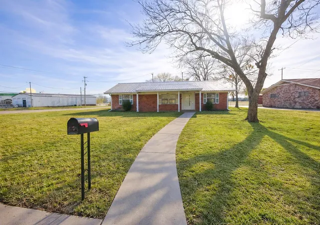 Photo 2 of Single family home for sale at 600 Plano St, Sulphur Springs, TX 75482 | MLS# 21145132 | Listing updated on 2026-09-15